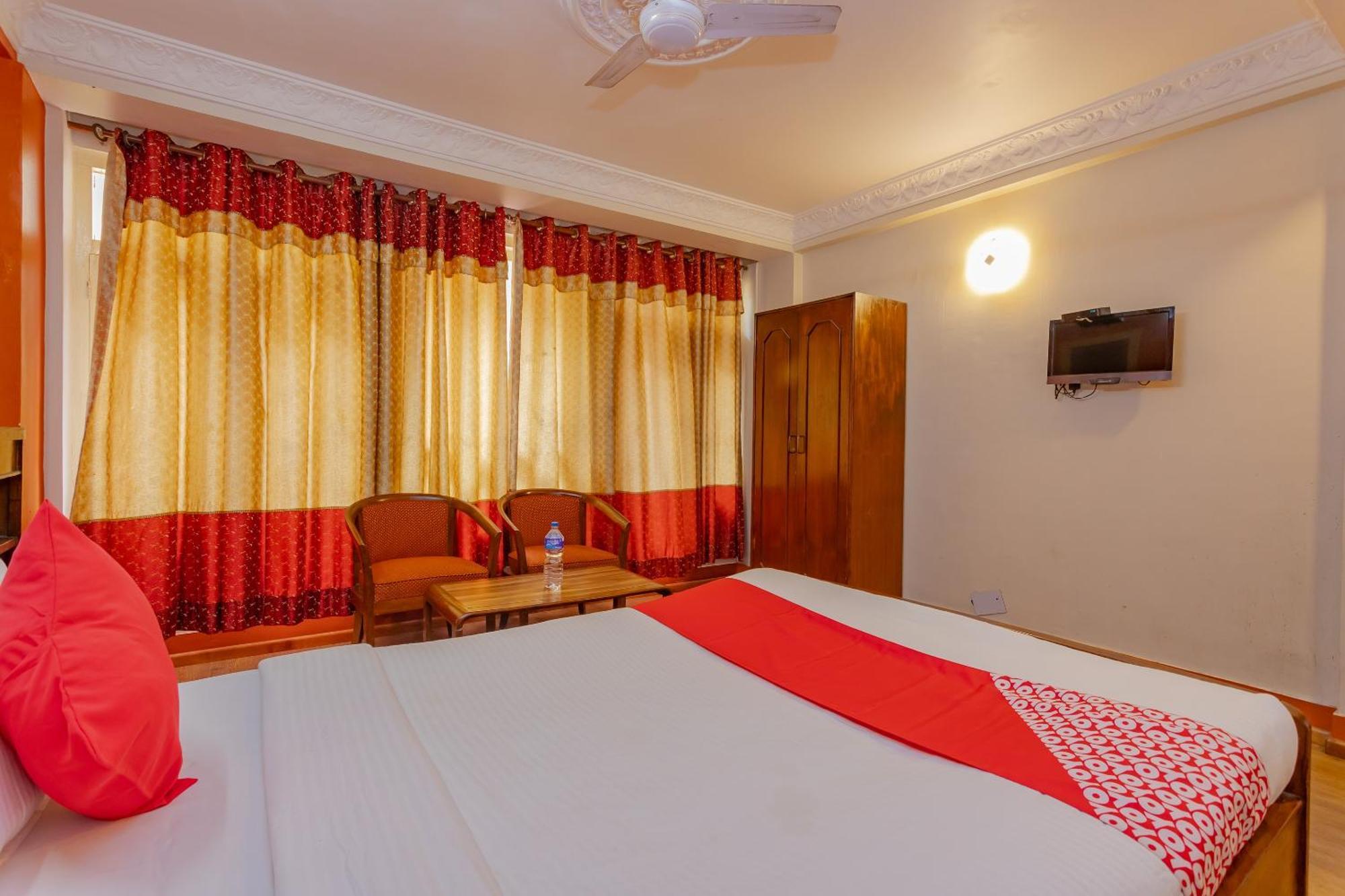 Oyo 795 Hotel Holiday Inn Kathmandu Exterior photo