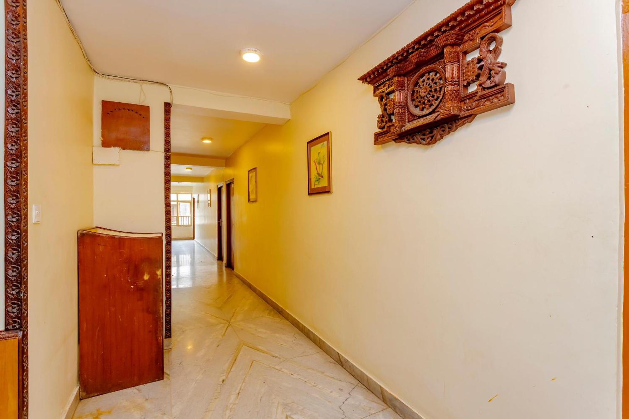 Oyo 795 Hotel Holiday Inn Kathmandu Exterior photo